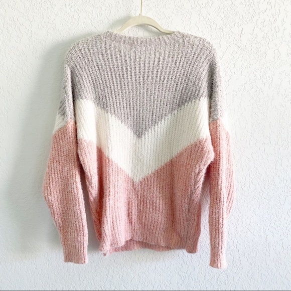 NEW Lulu’s Talk The Block Eyelash Sweater PULLOVER GREY COLORBLOCK SMALL NWT - Picture 2 of 3